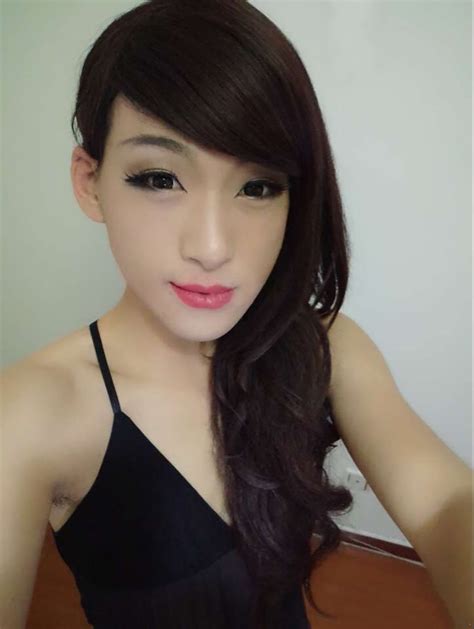 LADYBOY SELFSUCK AND CUM • Ladyboys Here